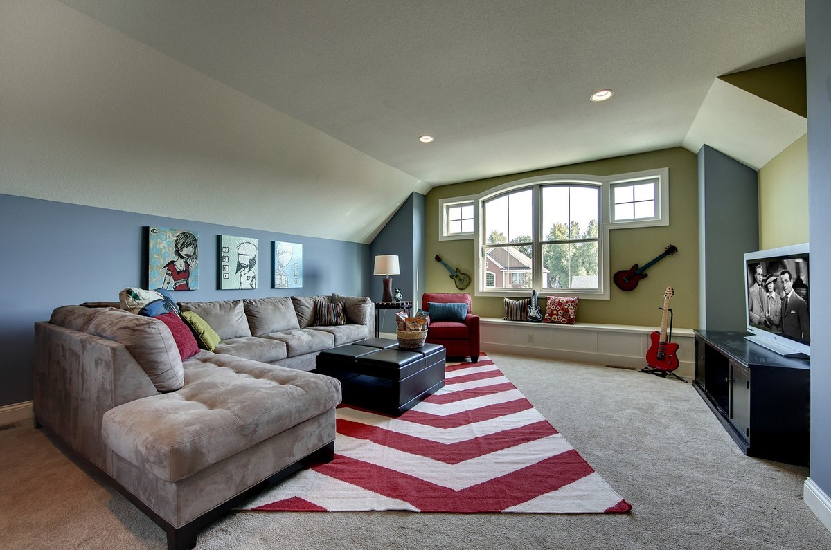 4-Bedroom Family House with Soaring Ceilings and a Bonus Room Delight ...
