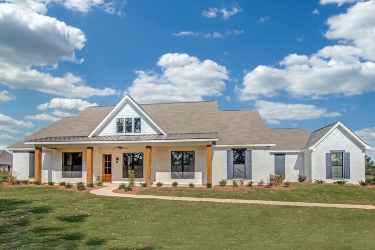 Serenity in a Single-Story Country House – A Country House Plan That Charms