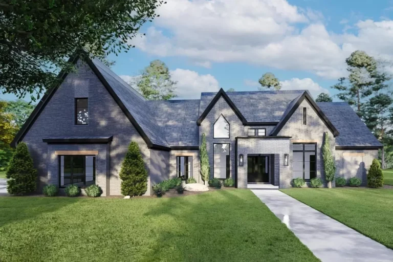 4-Bed Transitional Home Plan with Hidden Walk-in Pantry – 2653 Sq Ft (Floor Plan)