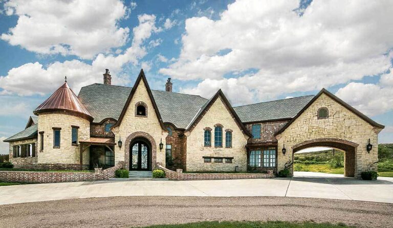 Palatial Living (Floor Plan)