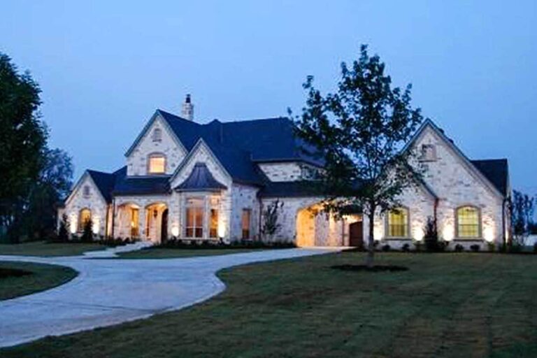 Stately Manor Home Plan (Floor Plan)