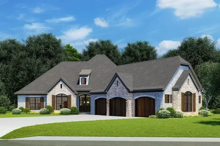 4-Bed House Plan with Master Walk-In Closet Laundry Access (Floor Plan)