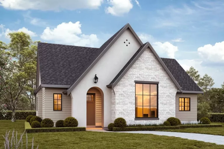 Contemporary European Home Plan with Vaulted Ceiling and Split Bedrooms (Floor Plan)