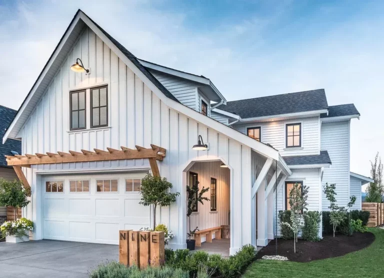 Craftsman Home Plan with Flex Room (Floor Plan)