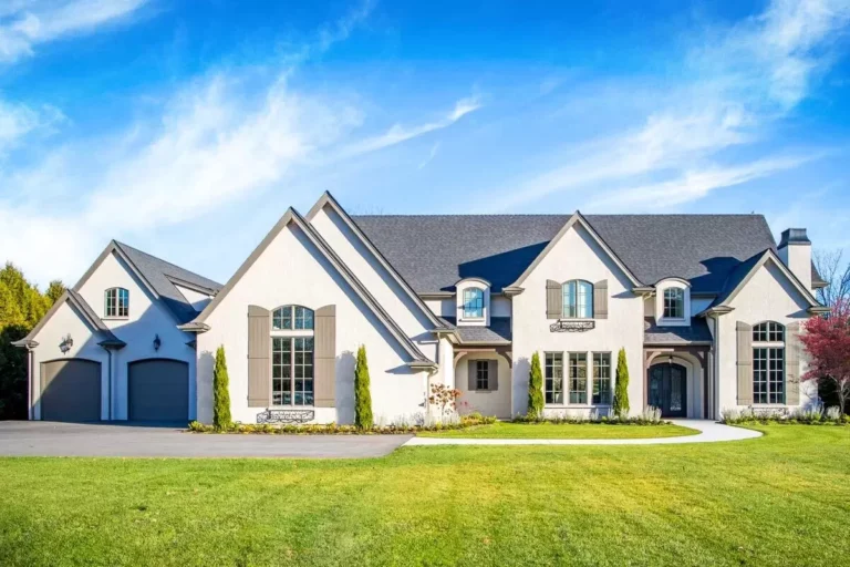 Eye-Catching European House Plan with Optional Apartment above Double Garage (Floor Plan)