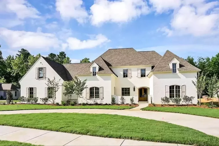 Gracious European House Plan with Front Courtyard (Floor Plan)