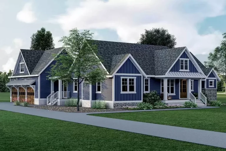 One-level Farmhouse Plan with Split-bed Layout (Floor Plan)