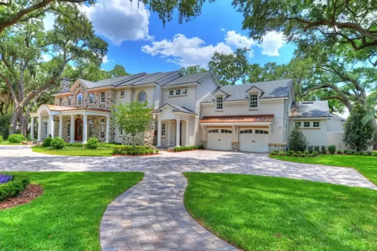 Palatial Traditional Home Plan with Fabulous Master Suite (Floor Plan)