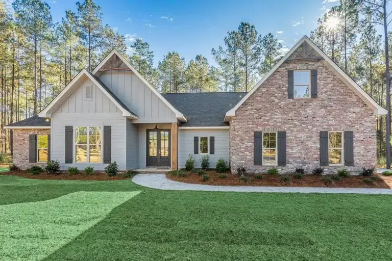 Split Bedroom New American House Plan with 8'-Deep Rear Porch (Floor Plan)