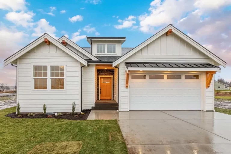 3-Bed House Plan with Vaulted Great Room and Master Bedroom  (Floor Plan)