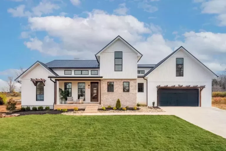 3-Bed Modern Farmhouse with First-floor Master (Floor Plan)