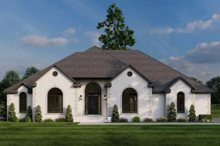 4-Bed Traditional Home Plan with Keeping Room and Study Room – 2613 Sq Ft (Floor Plan)