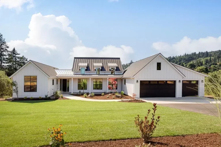 Bright and Open Modern Farmhouse (Floor Plan)