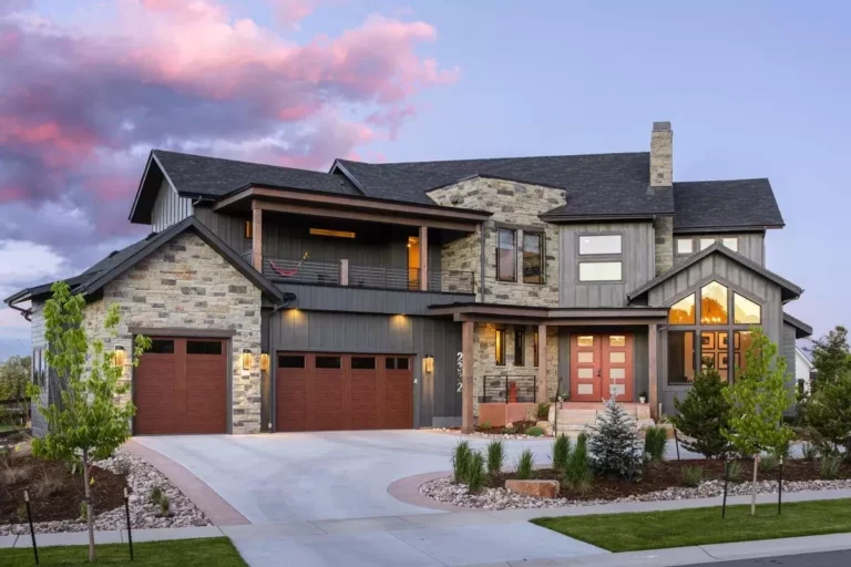 Deluxe Contemporary Craftsman Plan with Private Bedroom Suites (Floor Plan)