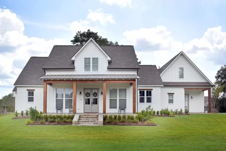 Farmhouse Plan with Rear Entry Garage and Optional Bonus Room – 2731 Sq Ft (Floor Plan)