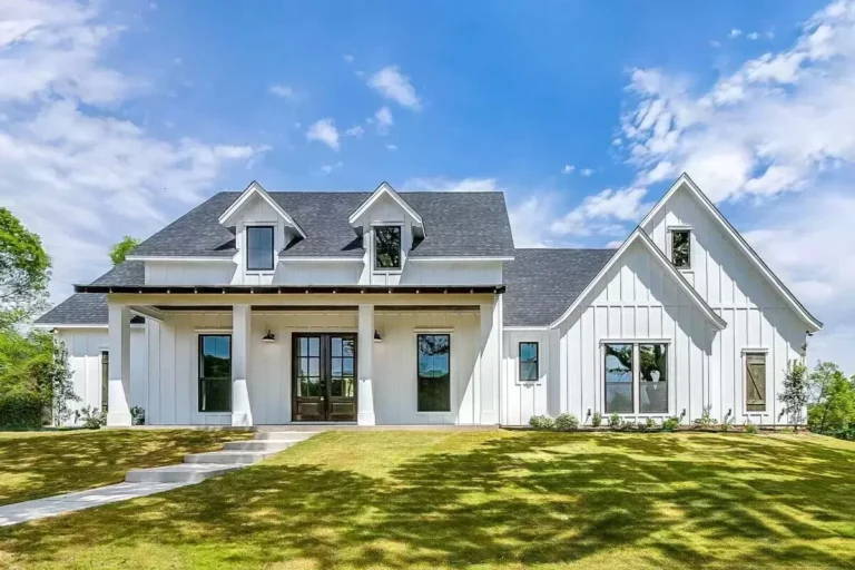 Flexible Farmhouse with Outdoor Grilling Porch and Optional Bonus Room – 2546 Sq Ft (Floor Plan)