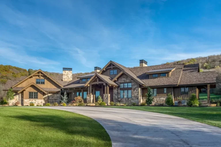 Luxurious Mountain Ranch Home Plan with Lower Level Expansion – 3623 Sq Ft (Floor Plan)