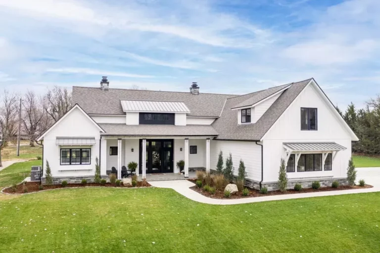 Modern Farmhouse with Vaulted Master Suite (Floor Plan)