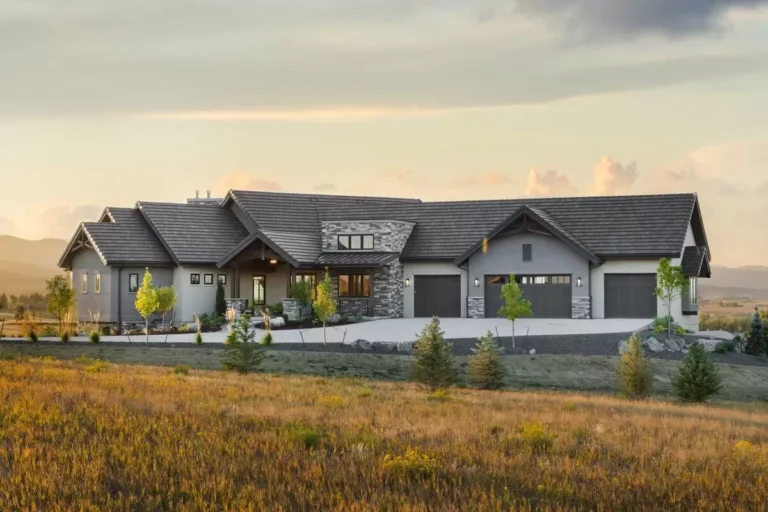 Mountain Ranch Plan with Home Theater in Walkout Basement (Floor Plan)