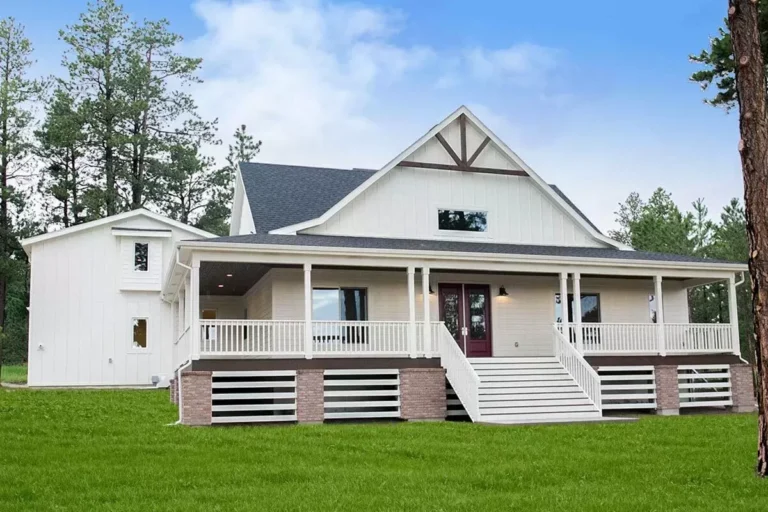 New American House Plan with Optional Guest Suite Over Garage (Floor Plan)