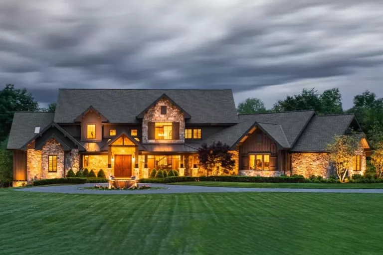 Spacious Craftsman Home Plan (Floor Plan)