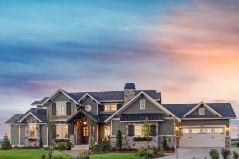 Traditional House Plan with Craftsman Touches (Floor Plan)