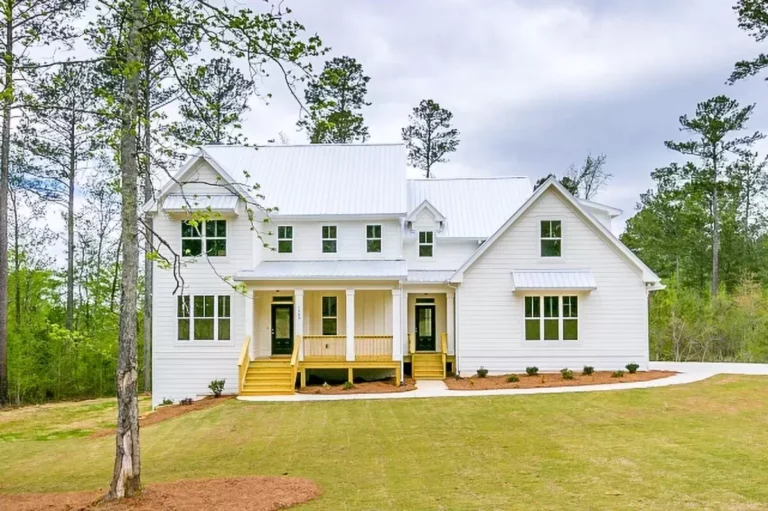 Stunning 4-Bed Modern Farmhouse with Bonus Room (Floor Plan)