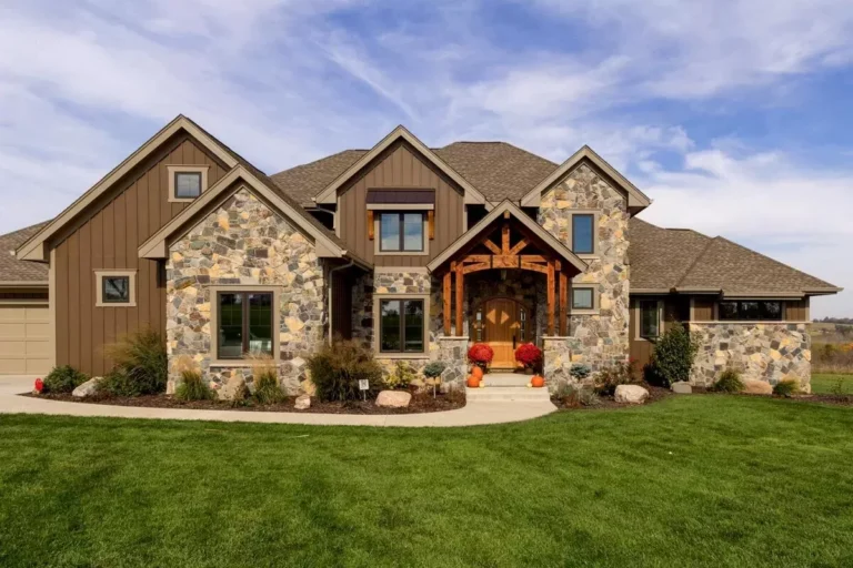 Gorgeous Craftsman House Plan with Mother-In-Law Suite (Floor Plan)