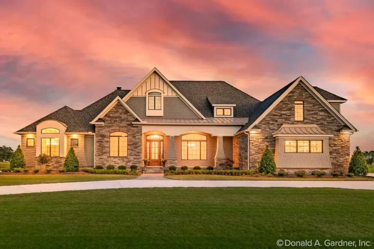 Craftsman Ranch Plan with Screened Porch and Deluxe Master Suite (Floor Plan)