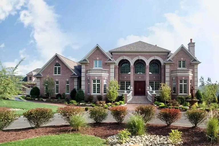 Grand Traditional House Plan (Floor Plan)