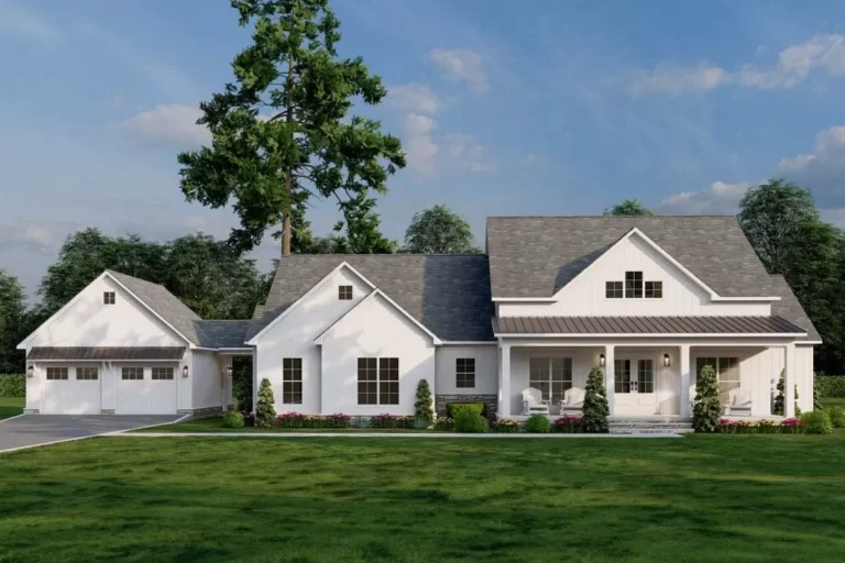 Modern Farmhouse with Flex Room and Abundant Outdoor Space – 2200 Sq Ft (Floor Plan)