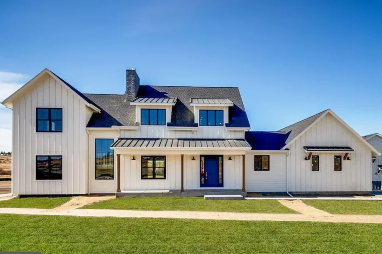 5-Bed Modern Farmhouse Plan with Vaulted Living Spaces (Floor Plan)