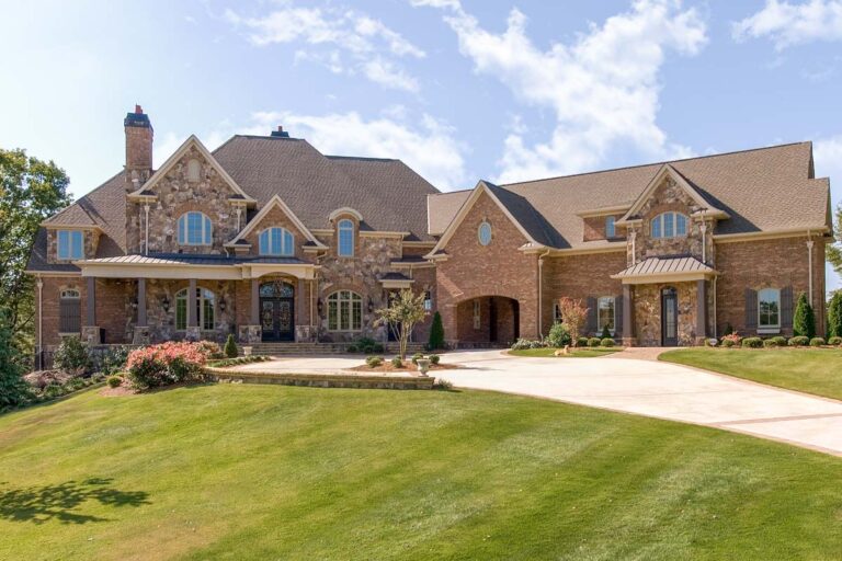 Luxury Estate with Upper Lounge (Floor Plan)