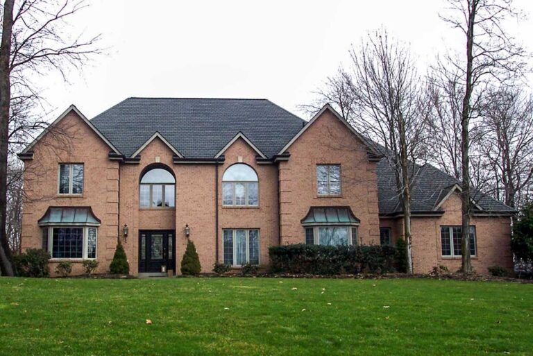 Luxury Living in Traditional House Plan (Floor Plan)