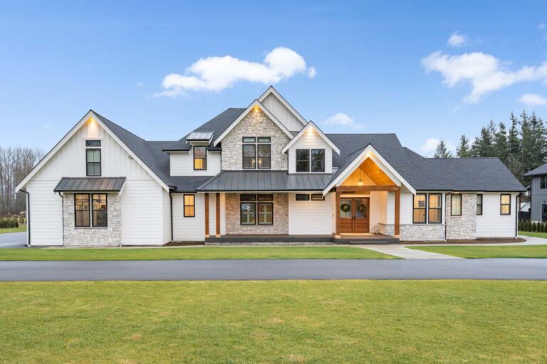 Modern Farmhouse with Gym, Office, Media Room and Finished Bonus Room – 4071 Sq Ft (Floor Plan)