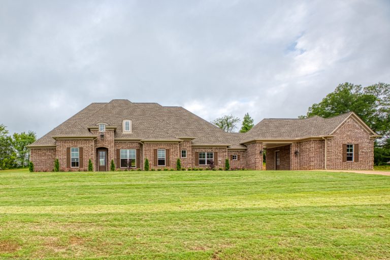 One-story Three-bed House Plan with Porte Cochere (Floor Plan)