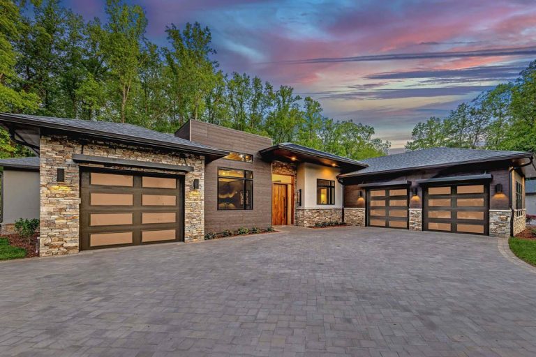 3-Bed Contemporary Mountain House Plan with Two Kitchen Islands – 3320 Sq Ft (Floor Plan)