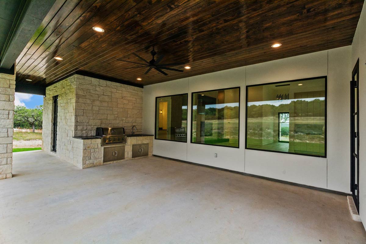 Patio/Outdoor