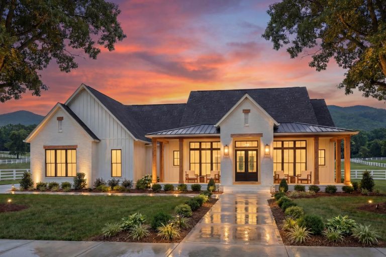 Modern Farmhouse House Plan with 3 to 4 Bedrooms and 2600 Sq Ft (Floor Plan)