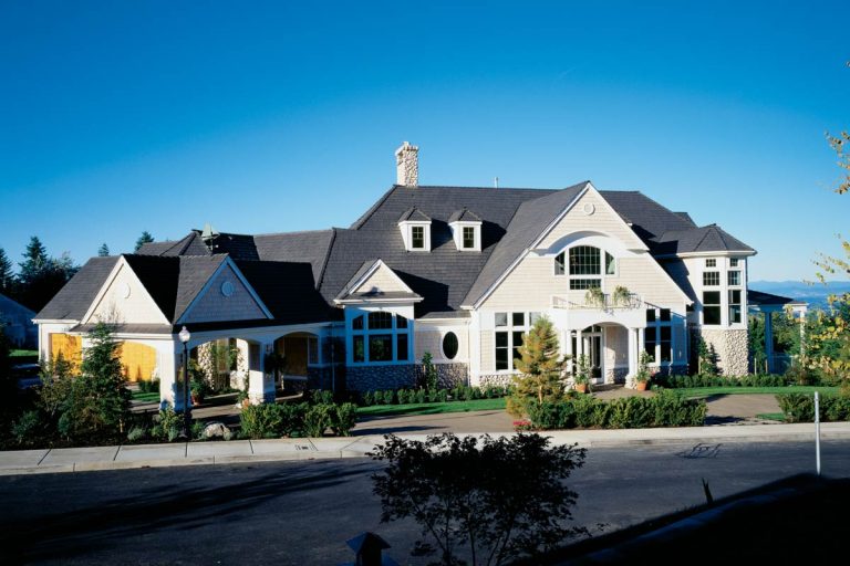 Spectacular Shingle Style (Floor Plan)