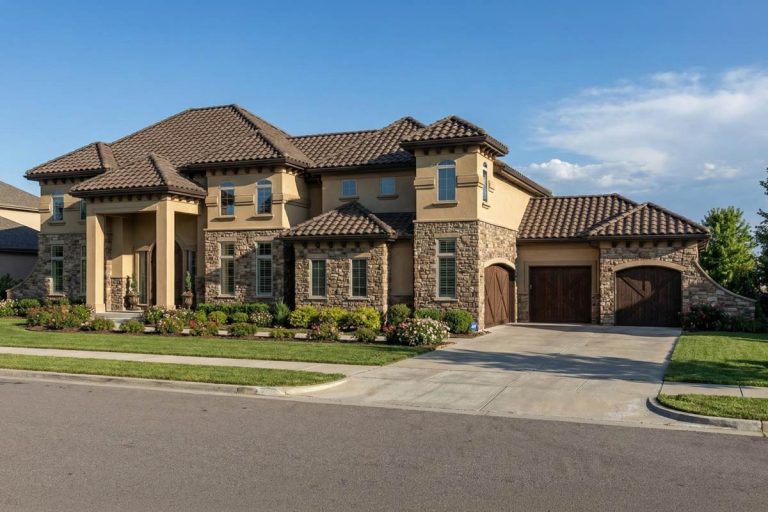 Luxurious European Style House Plan with 5 Bedrooms and 3-Car Garage (Floor Plan)